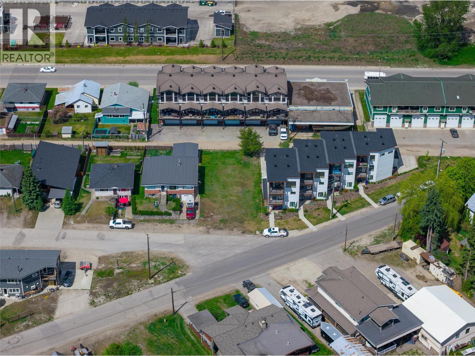 309 Taylor Street, Revelstoke, British Columbia V0E 2S0 - Photo 3 - 10387525