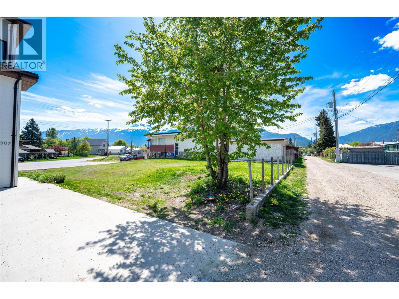 309 Taylor Street, Revelstoke, British Columbia V0E 2S0 - Photo 5 - 10387525