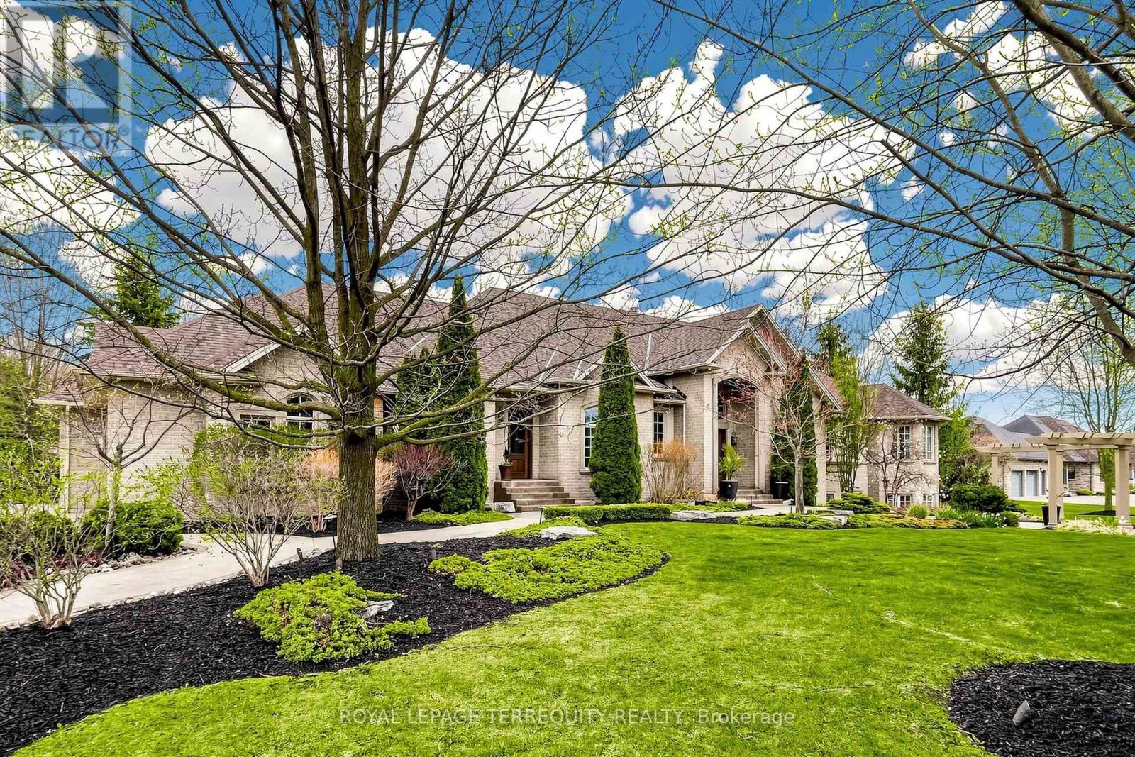 63 Grayfield Drive, Whitchurch-Stouffville, Ontario  L4A 0B1 - Photo 2 - N13135026
