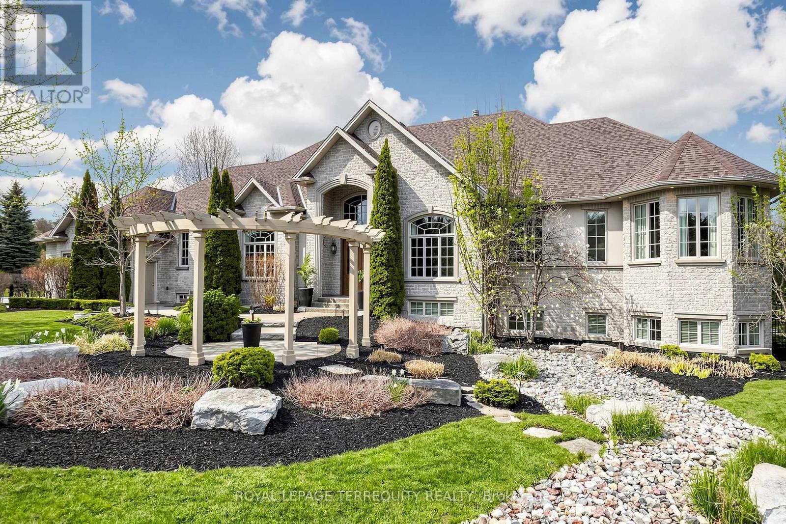 63 Grayfield Drive, Whitchurch-Stouffville, Ontario  L4A 0B1 - Photo 3 - N13135026
