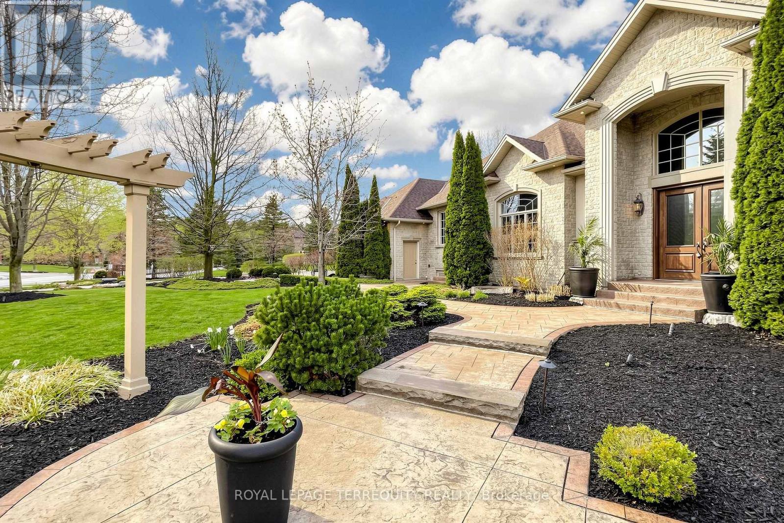63 Grayfield Drive, Whitchurch-Stouffville, Ontario  L4A 0B1 - Photo 4 - N13135026
