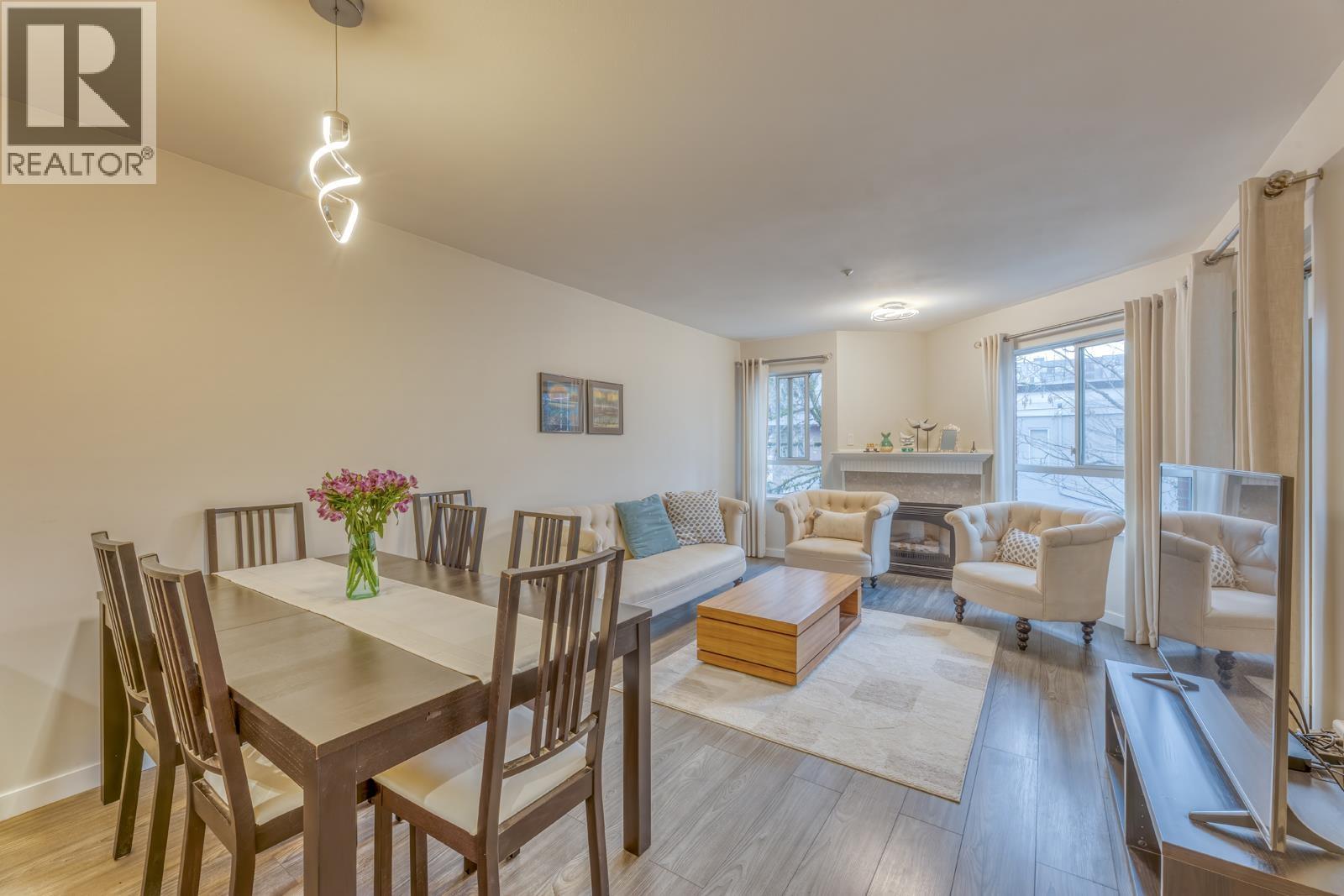 311 128 W 8th Street, North Vancouver, British Columbia  V7M 3M1 - Photo 2 - R3096715