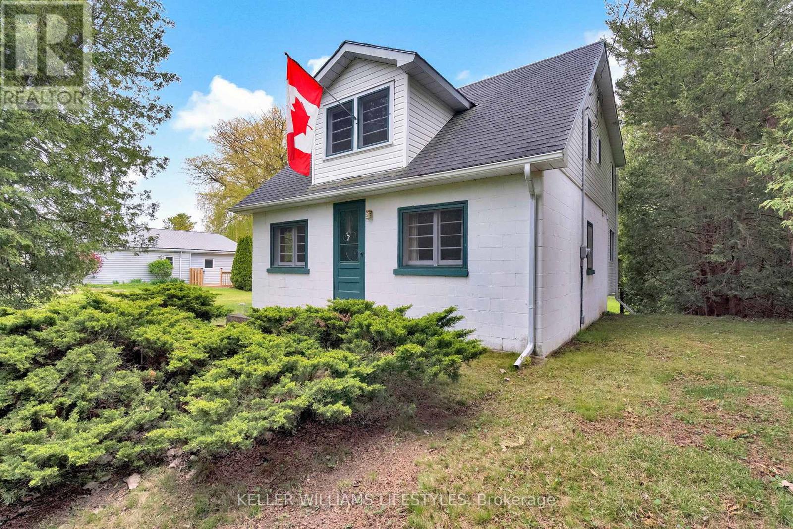 6493 West Parkway Drive, Lambton Shores, Ontario  N0N 1J2 - Photo 1 - X13135402