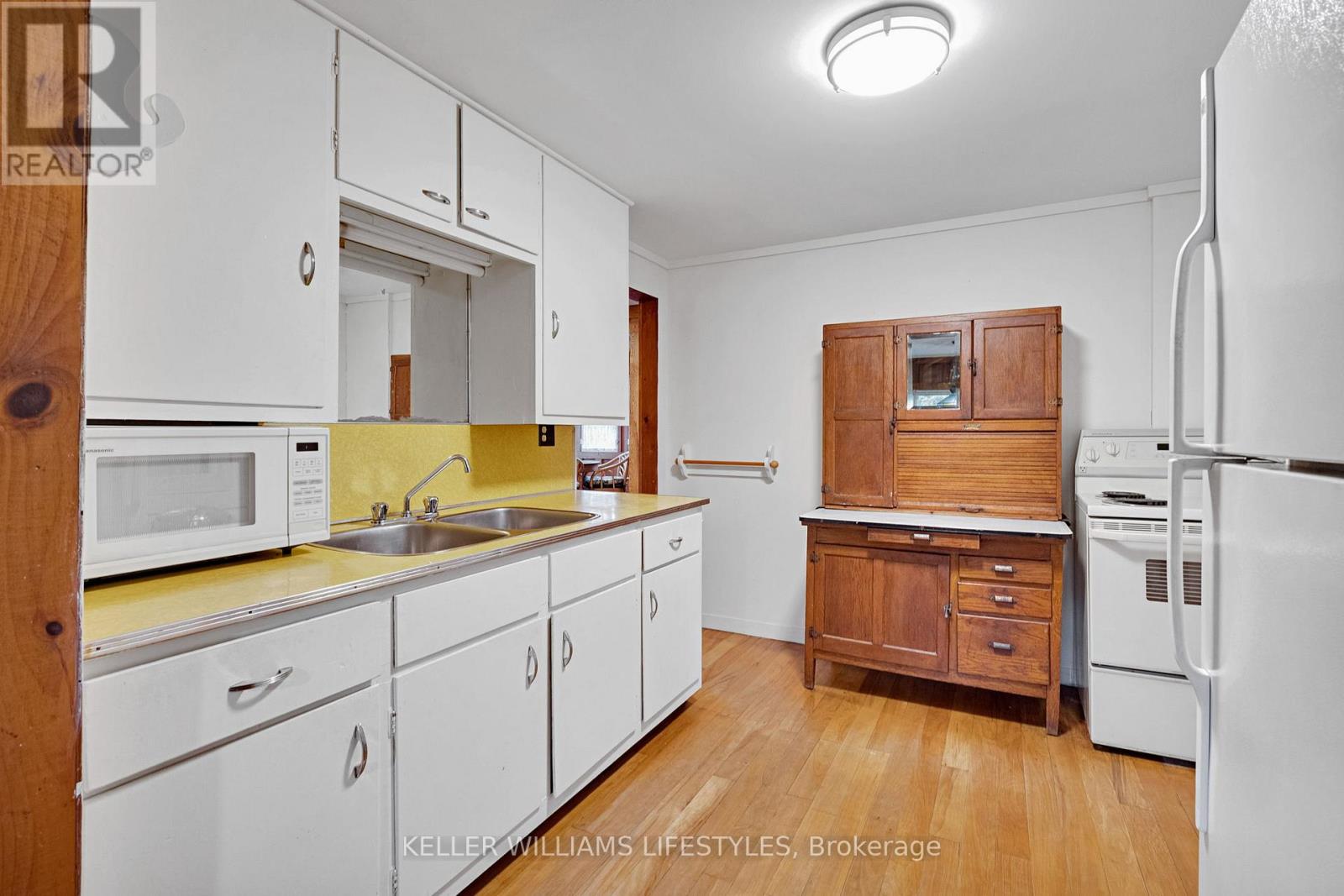 6493 West Parkway Drive, Lambton Shores, Ontario  N0N 1J2 - Photo 18 - X13135402