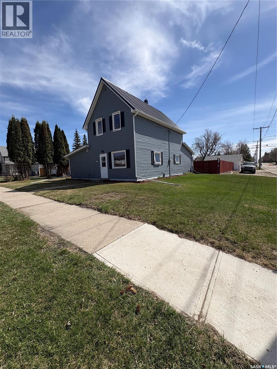 301 8th Avenue E, Melville, Saskatchewan  S0A 2P0 - Photo 2 - SK036130