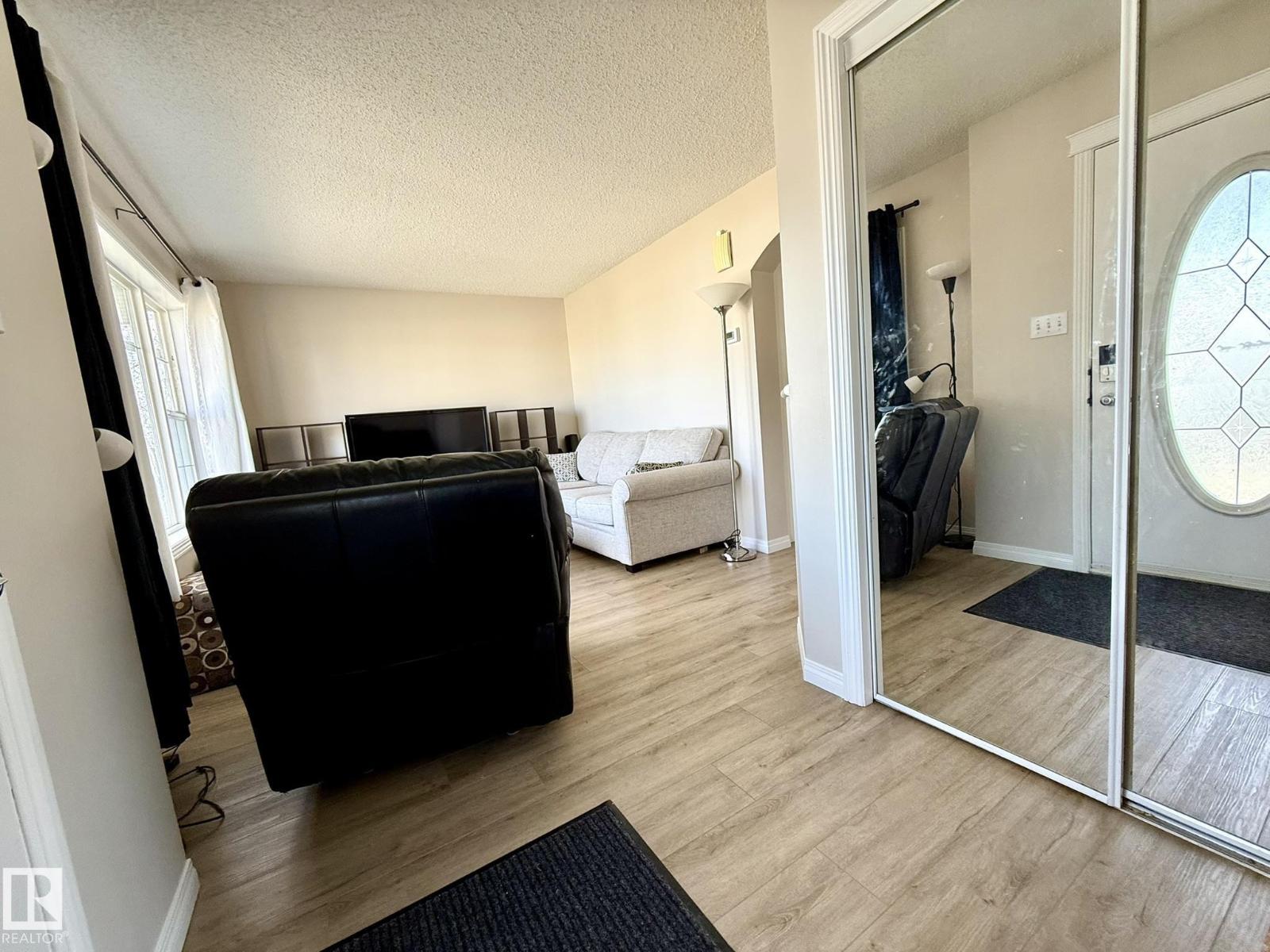 645 Windross Cr Nw, Edmonton, Alberta  T6T 1Y1 - Photo 3 - E4487704