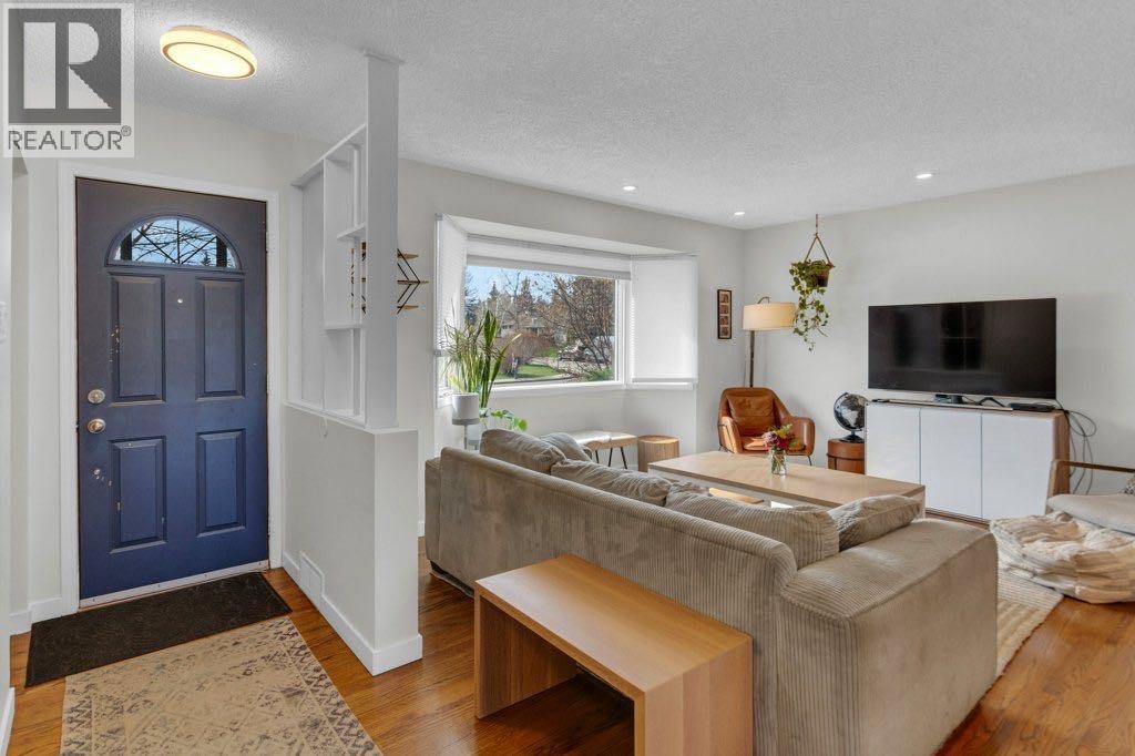 2728 45 Street SW, Calgary, Alberta  T3E 3Y4 - Photo 4 - A2309311