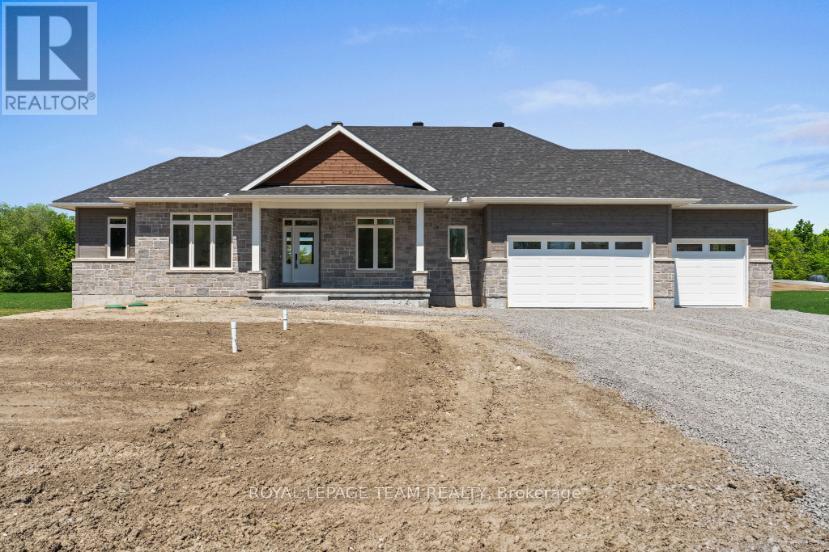 99 HOGAN DRIVE, McNab/Braeside, Ontario