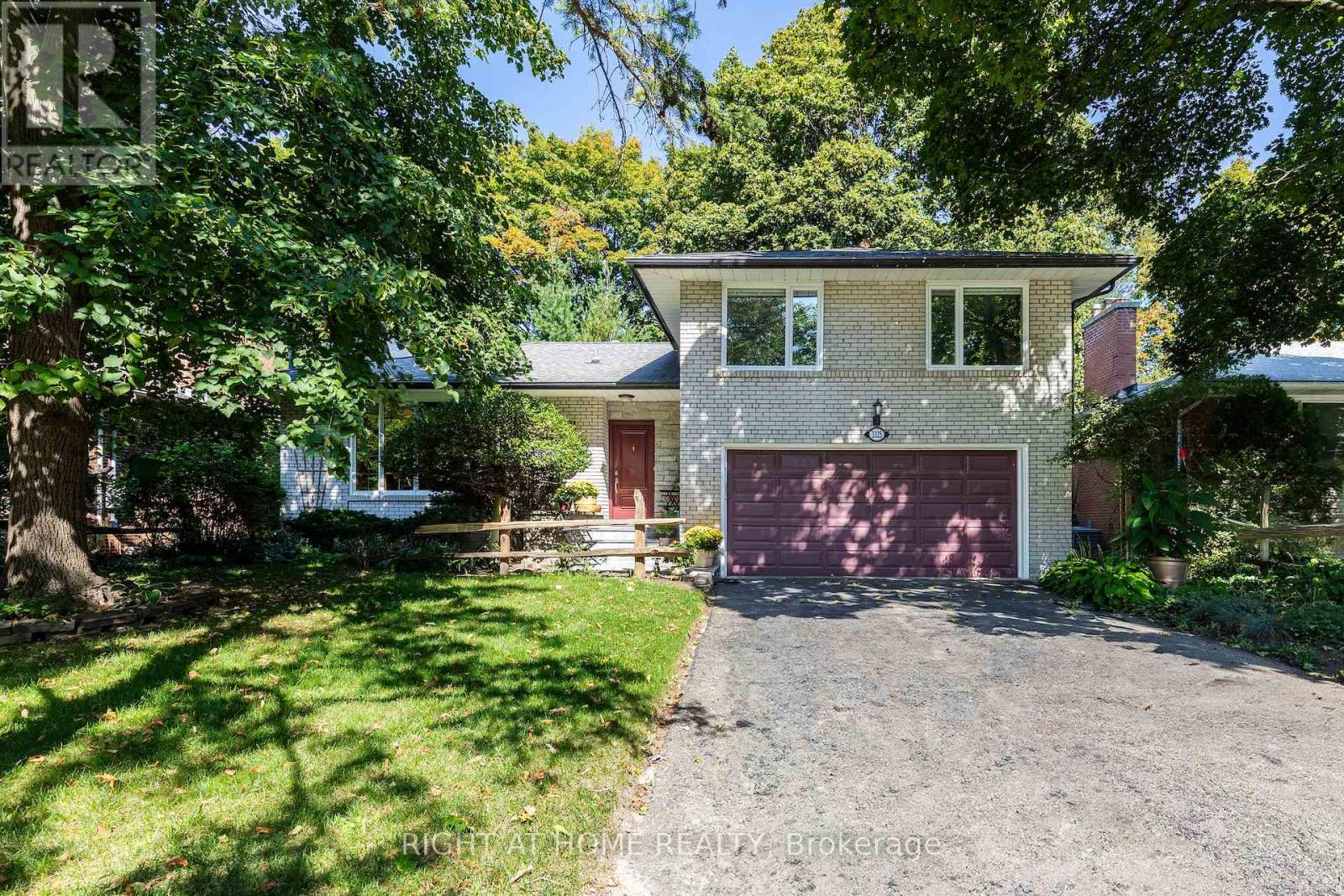 3325 Enniskillen Circle, Mississauga, Ontario  L5C 2M9 - Photo 2 - W13135124