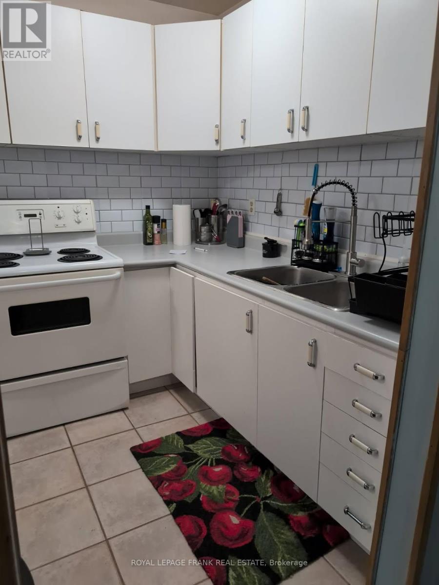 26 - 101 Dovedale Drive, Whitby, Ontario  L1N 1Z7 - Photo 5 - E13054556