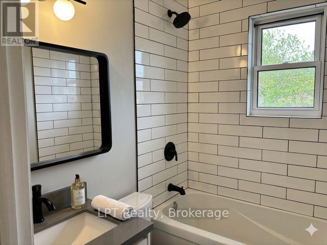 325 Baldwin Street, Oshawa, Ontario  L1H 6H5 - Photo 4 - E13135420