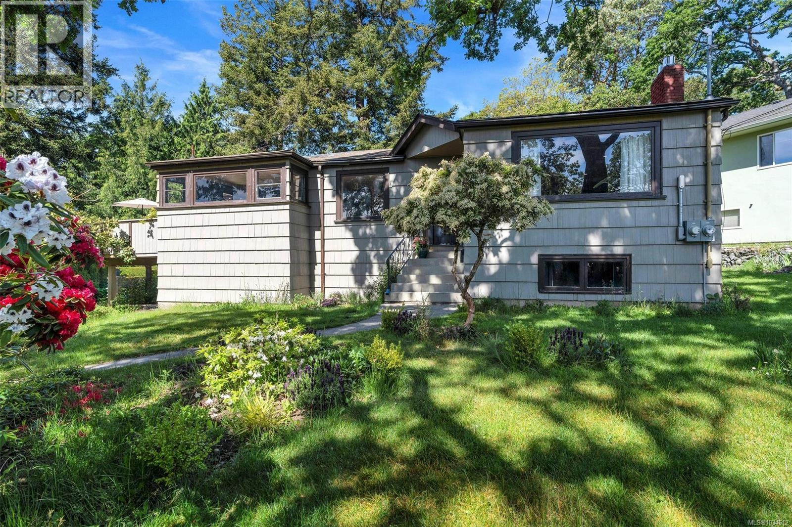 3580 Doncaster Dr, Saanich, British Columbia