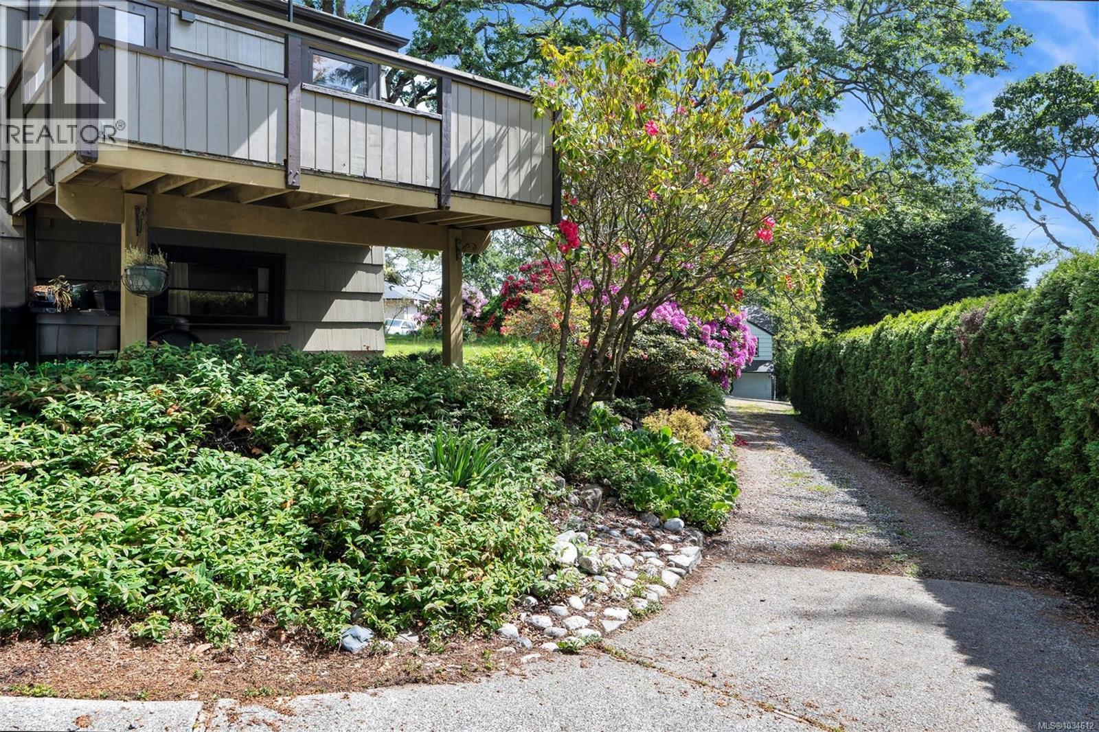 3580 Doncaster Dr, Saanich, British Columbia  V8P 3W3 - Photo 23 - 1034612