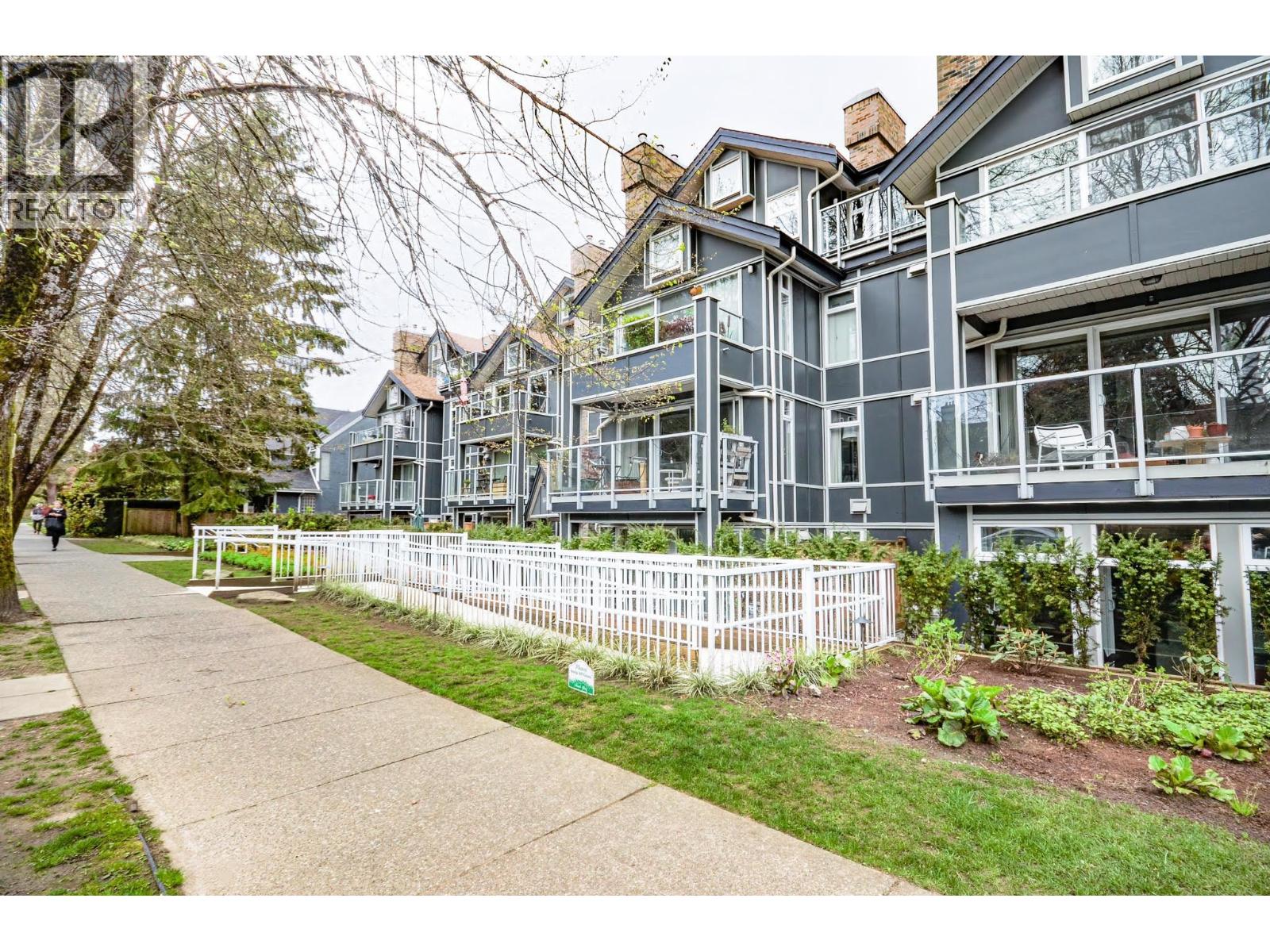203 865 W 15TH AVENUE, Vancouver, British Columbia