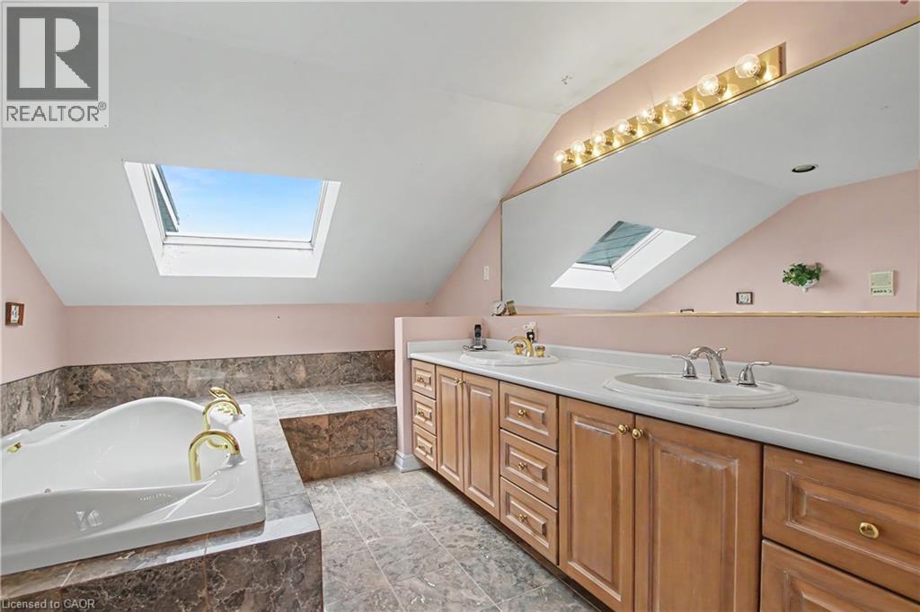 1061 North Service Road, Stoney Creek, Ontario  L8E 5C8 - Photo 32 - 40830134