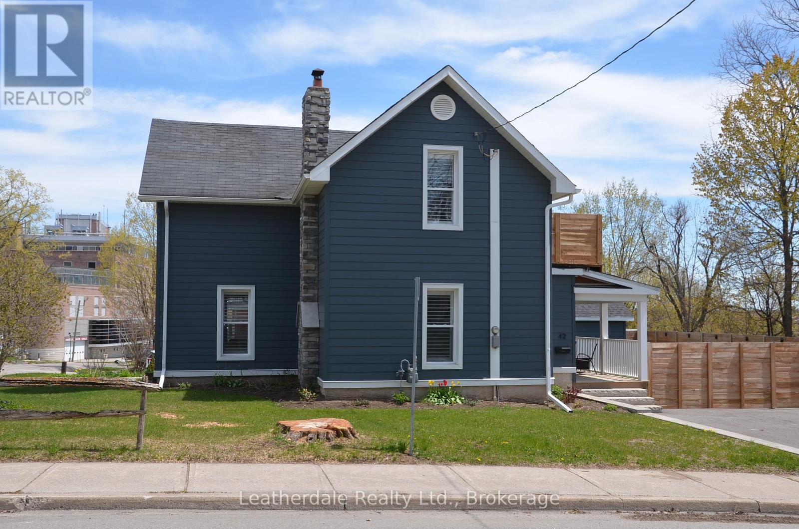 42 Frederick Street, Orillia, Ontario  L3V 5W7 - Photo 3 - S13135202