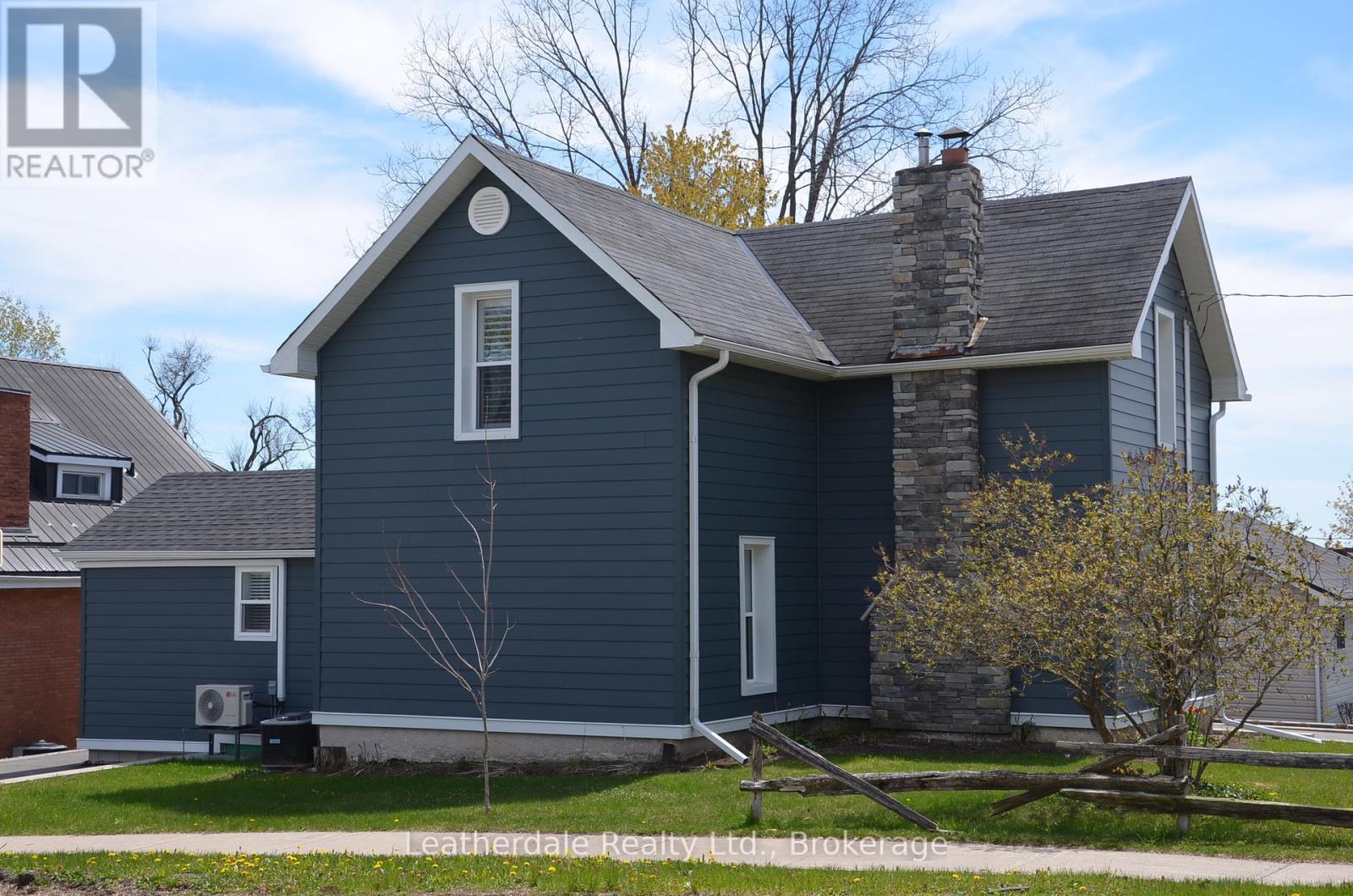 42 Frederick Street, Orillia, Ontario  L3V 5W7 - Photo 4 - S13135202