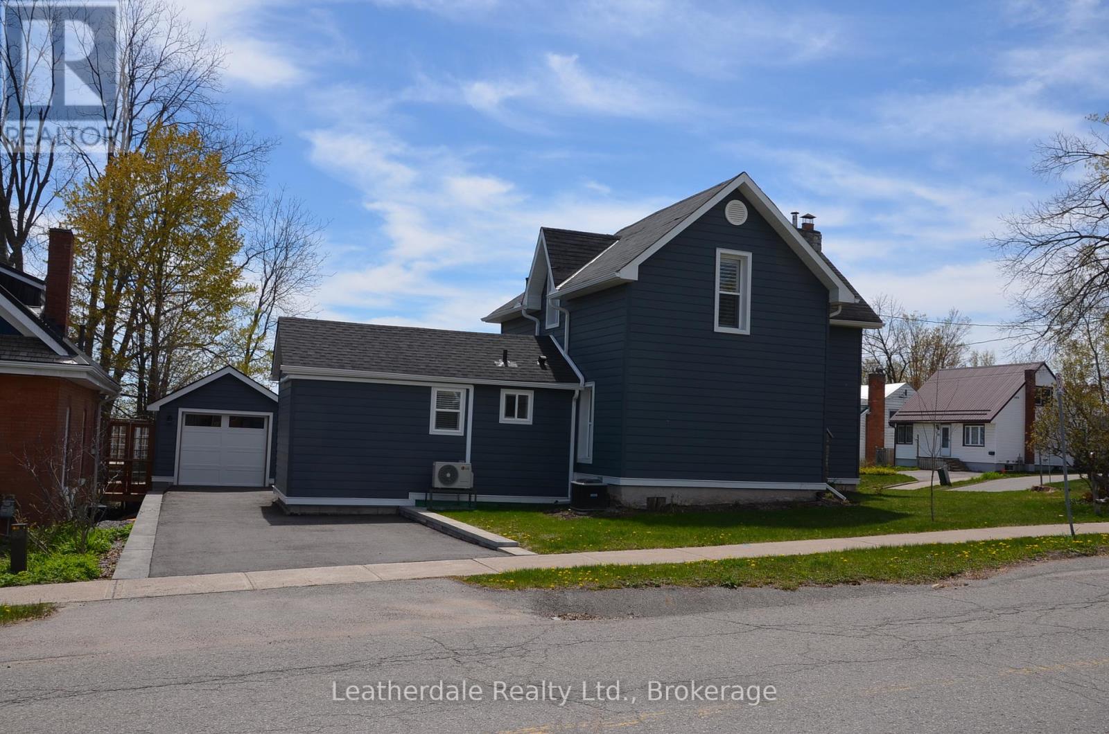 42 Frederick Street, Orillia, Ontario  L3V 5W7 - Photo 5 - S13135202