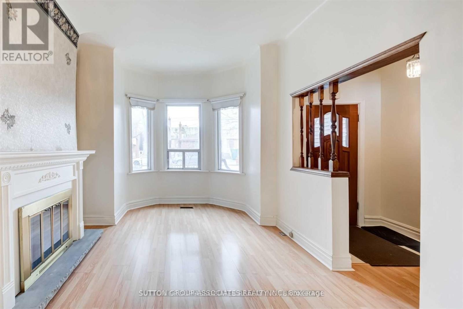 491 Roxton Road, Toronto, Ontario  M6G 3R5 - Photo 3 - C12945722
