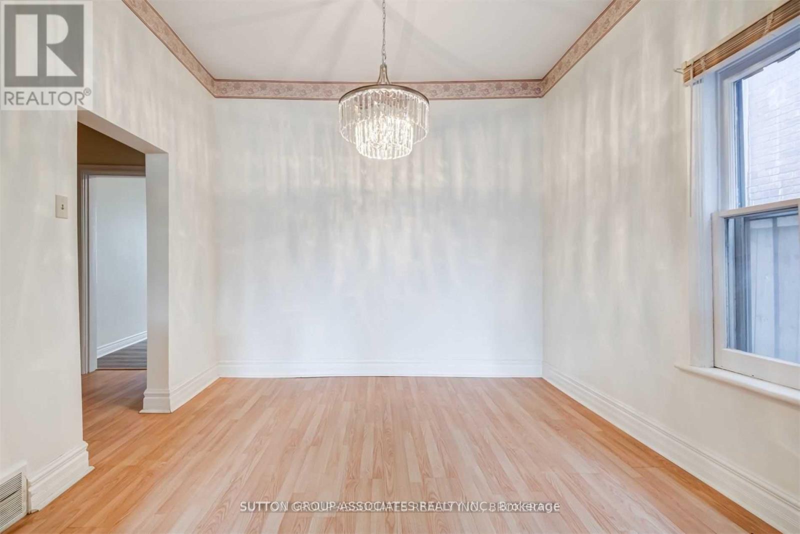 491 Roxton Road, Toronto, Ontario  M6G 3R5 - Photo 5 - C12945722