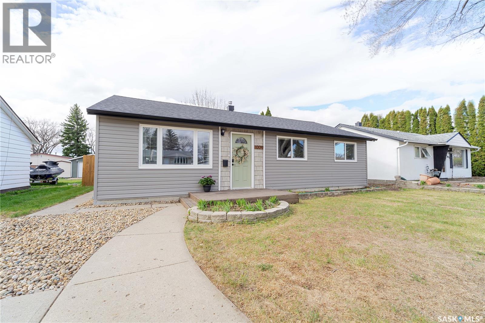 1009 Edmonton Street, Moose Jaw, Saskatchewan  S6H 3A9 - Photo 2 - SK036147