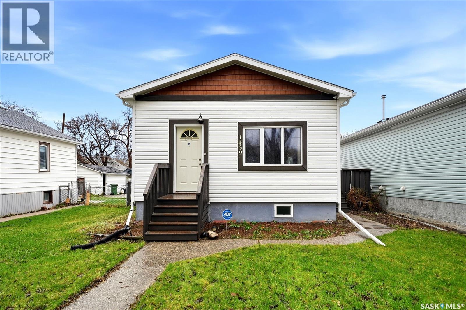 1439 Forget Street, Regina, Saskatchewan  S4T 4Y4 - Photo 2 - SK036145