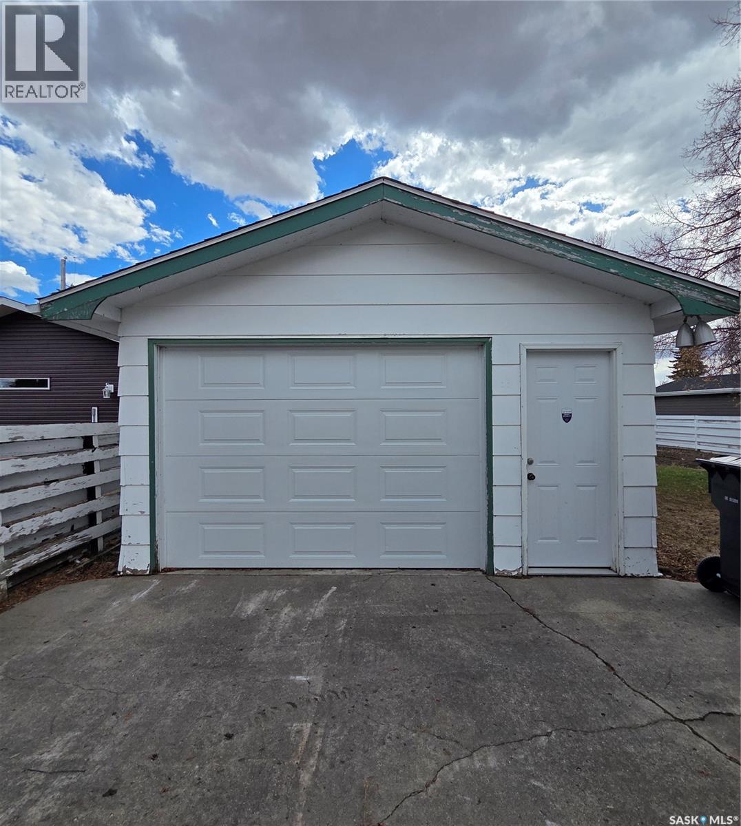 602 8th Avenue W, Nipawin, Saskatchewan  S0E 1E0 - Photo 3 - SK036100