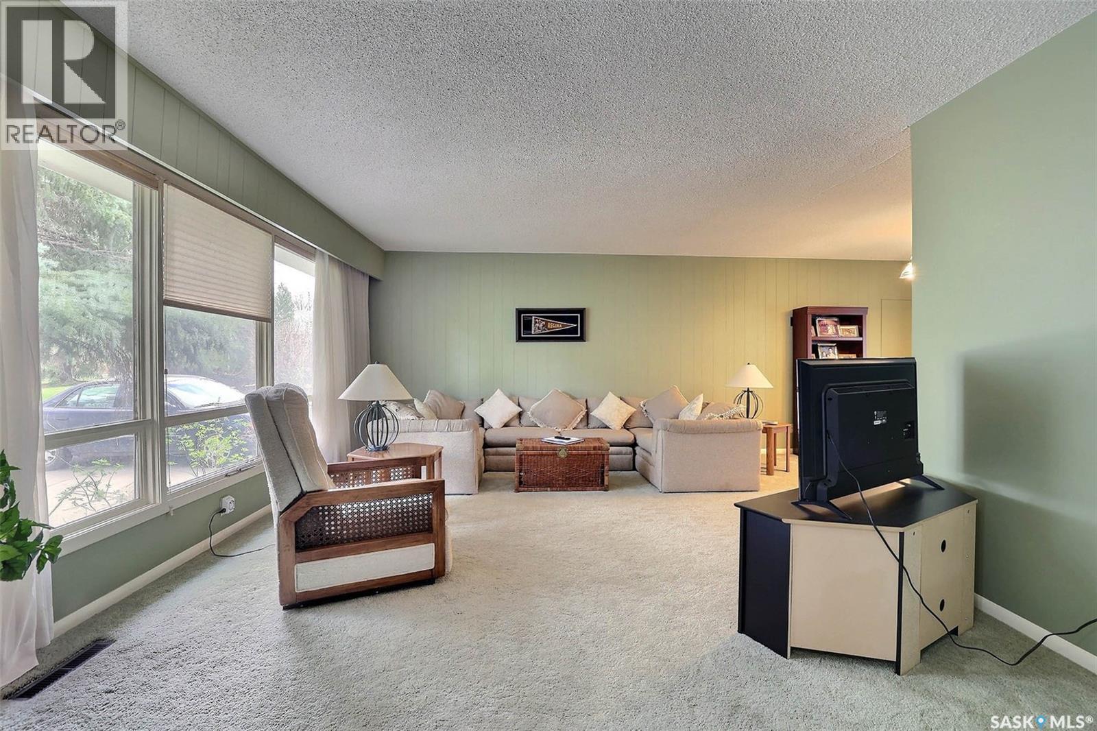 15 Academy Park Road, Regina, Saskatchewan  S4S 4M8 - Photo 4 - SK036091