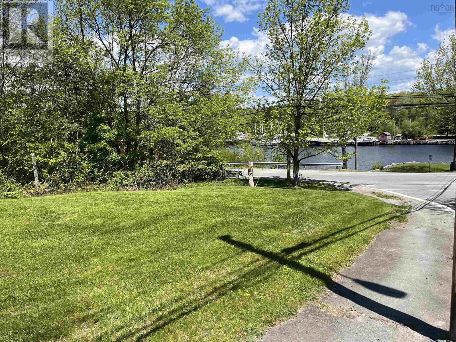 8 Pine Street, Bridgewater, Nova Scotia  B4V 1X4 - Photo 6 - 202528983