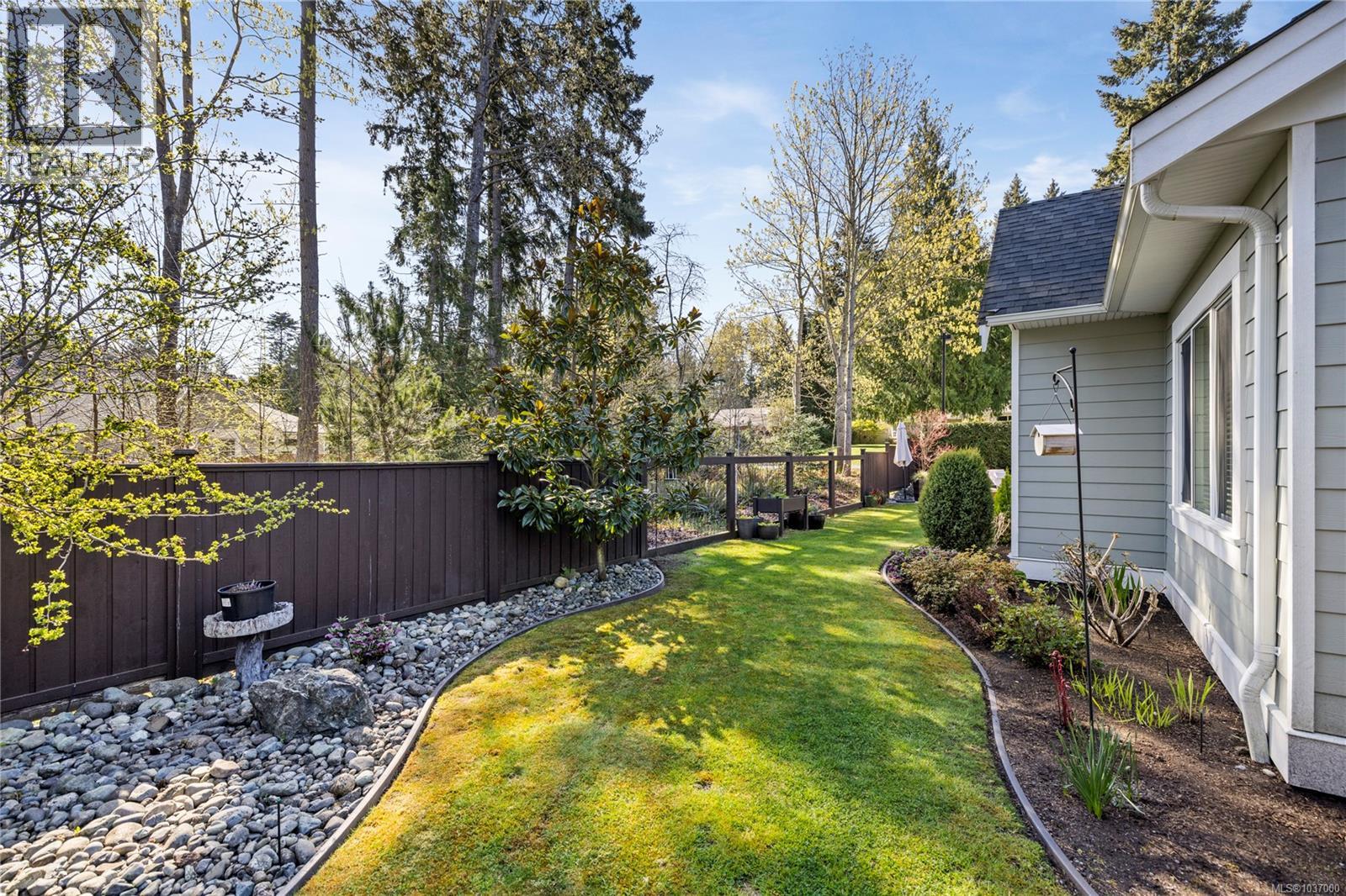 651 Eaglecrest Dr, Qualicum Beach, British Columbia  V9K 1E4 - Photo 13 - 1037000