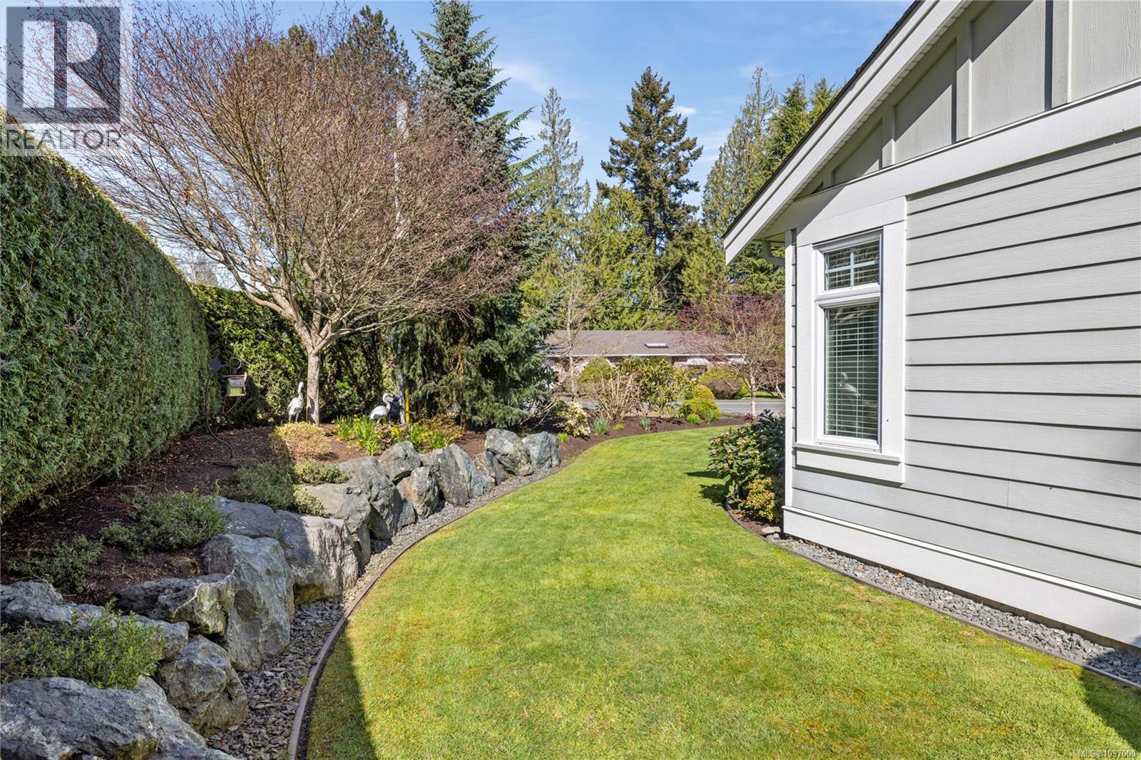 651 Eaglecrest Dr, Qualicum Beach, British Columbia  V9K 1E4 - Photo 55 - 1037000