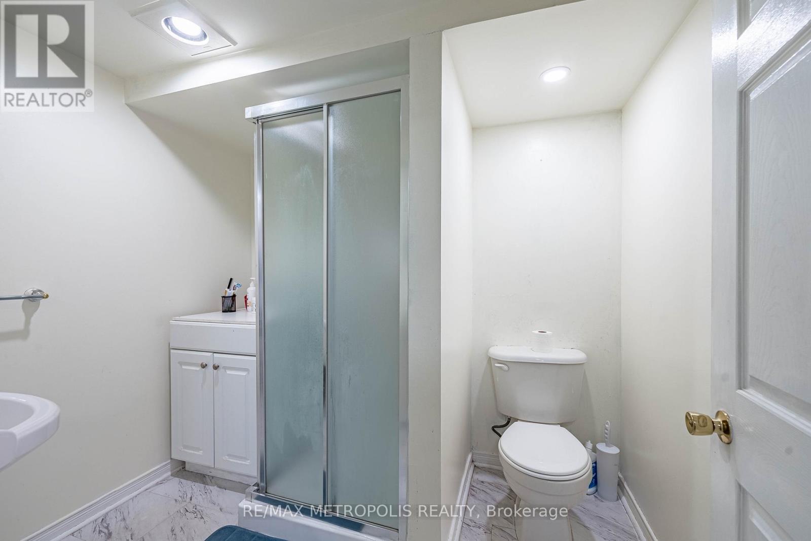Bsmt - 22 Mayflower Street, Whitby, Ontario  L1N 8A9 - Photo 15 - E13135380