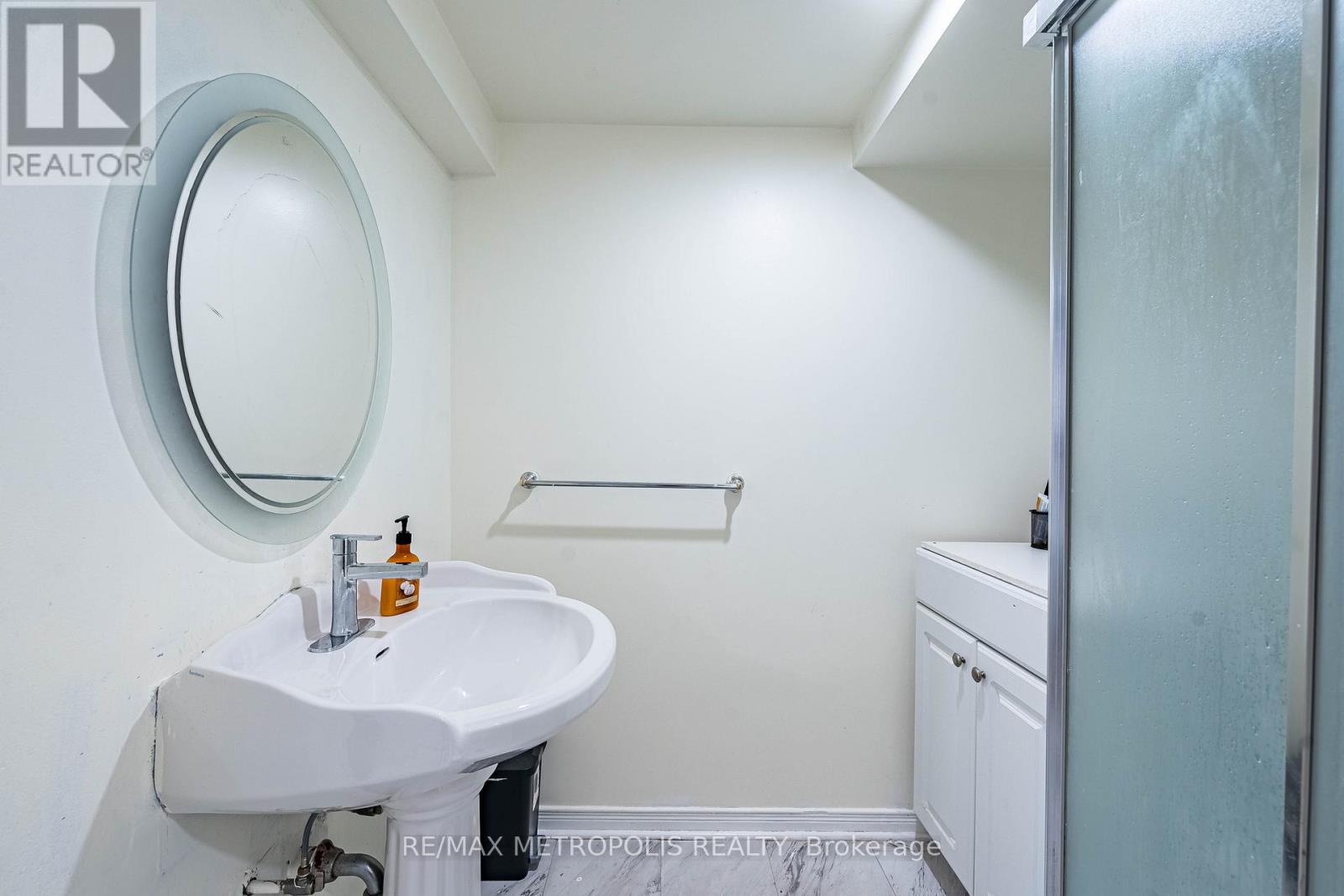 Bsmt - 22 Mayflower Street, Whitby, Ontario  L1N 8A9 - Photo 16 - E13135380
