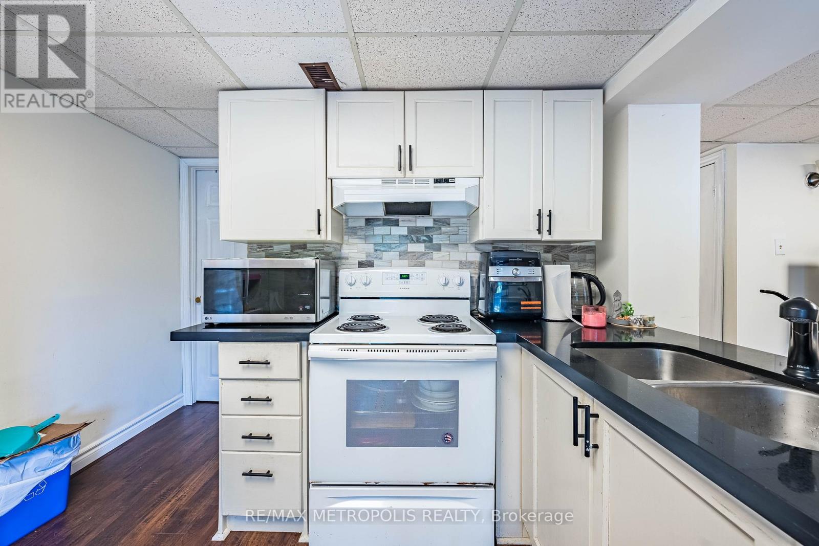 Bsmt - 22 Mayflower Street, Whitby, Ontario  L1N 8A9 - Photo 6 - E13135380