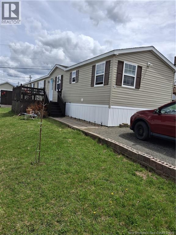 16 Senator Drive, Fredericton, New Brunswick  E3C 1L8 - Photo 3 - NB139516
