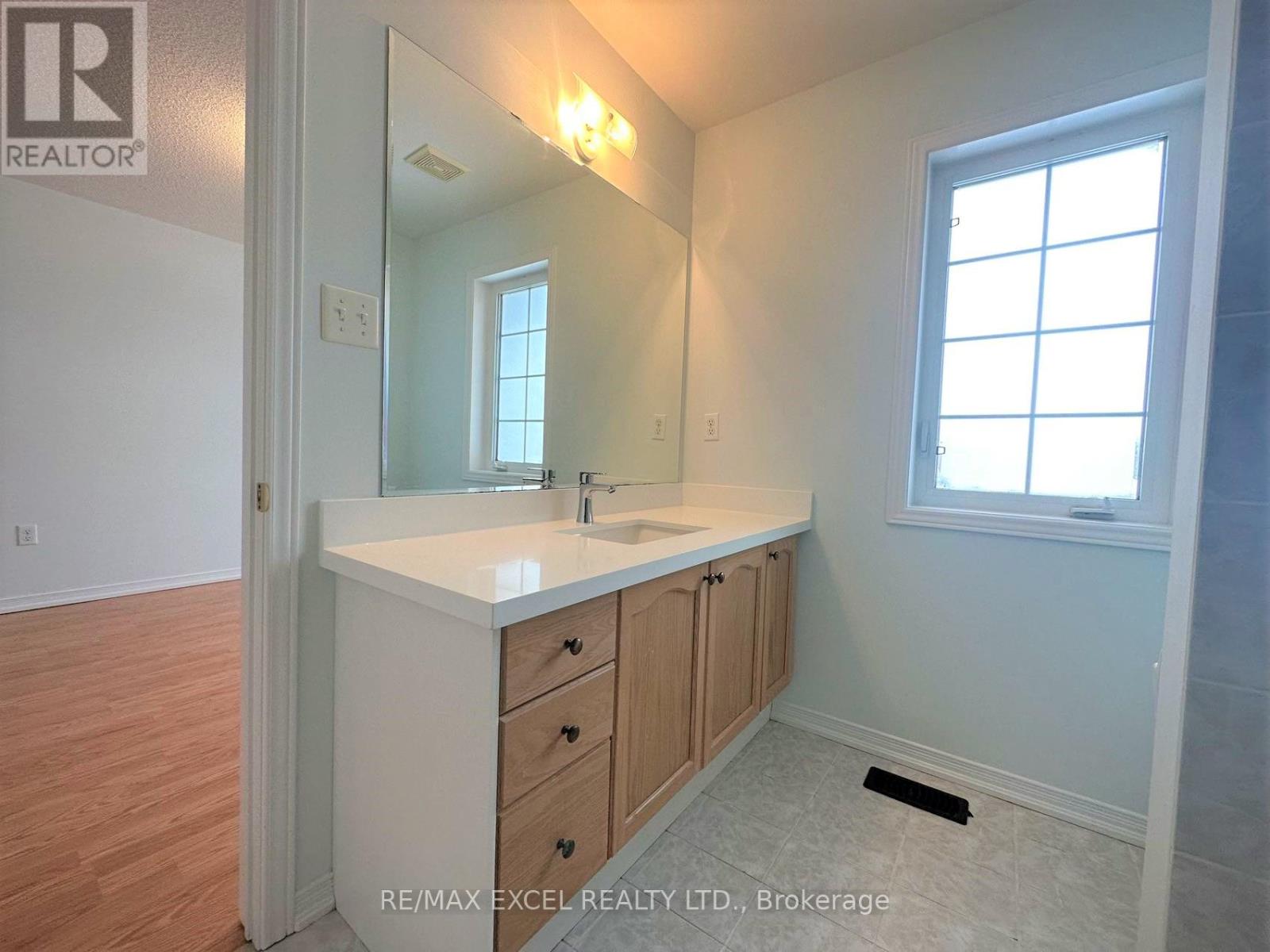 588 Hoover Park Drive, Whitchurch-Stouffville, Ontario  L4A 0S8 - Photo 11 - N13135468