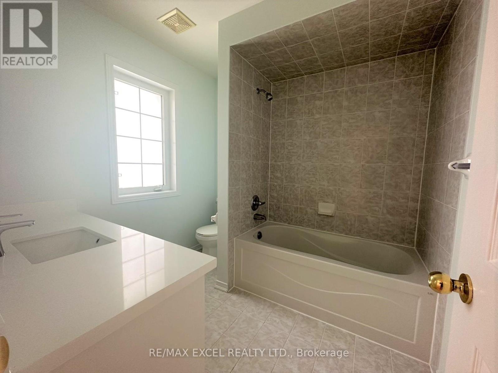 588 Hoover Park Drive, Whitchurch-Stouffville, Ontario  L4A 0S8 - Photo 12 - N13135468