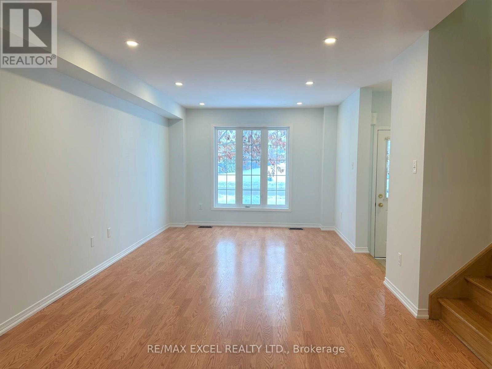 588 Hoover Park Drive, Whitchurch-Stouffville, Ontario  L4A 0S8 - Photo 2 - N13135468