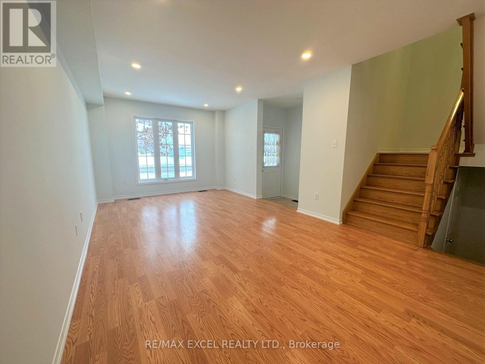 588 Hoover Park Drive, Whitchurch-Stouffville, Ontario  L4A 0S8 - Photo 3 - N13135468