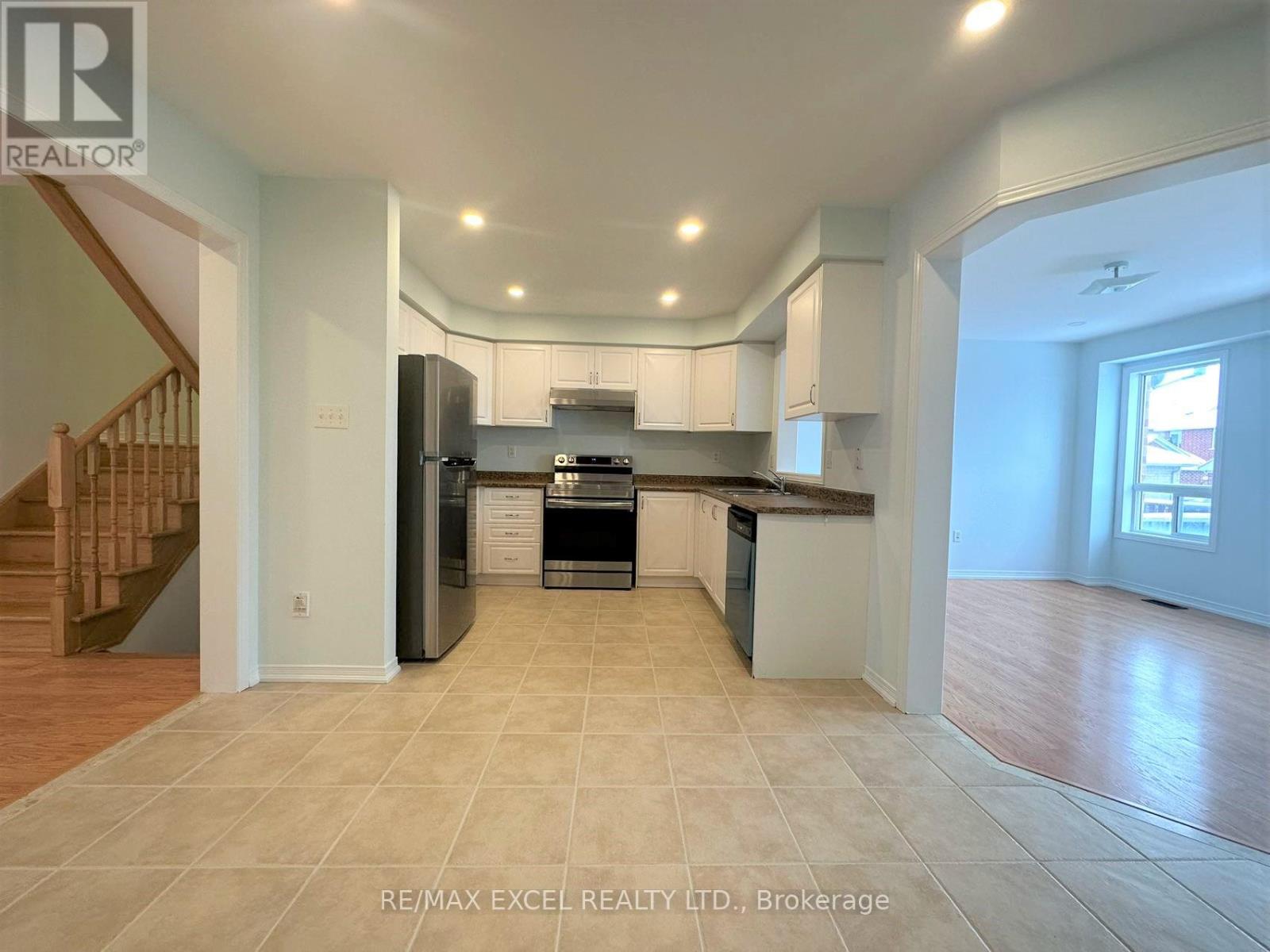 588 Hoover Park Drive, Whitchurch-Stouffville, Ontario  L4A 0S8 - Photo 4 - N13135468