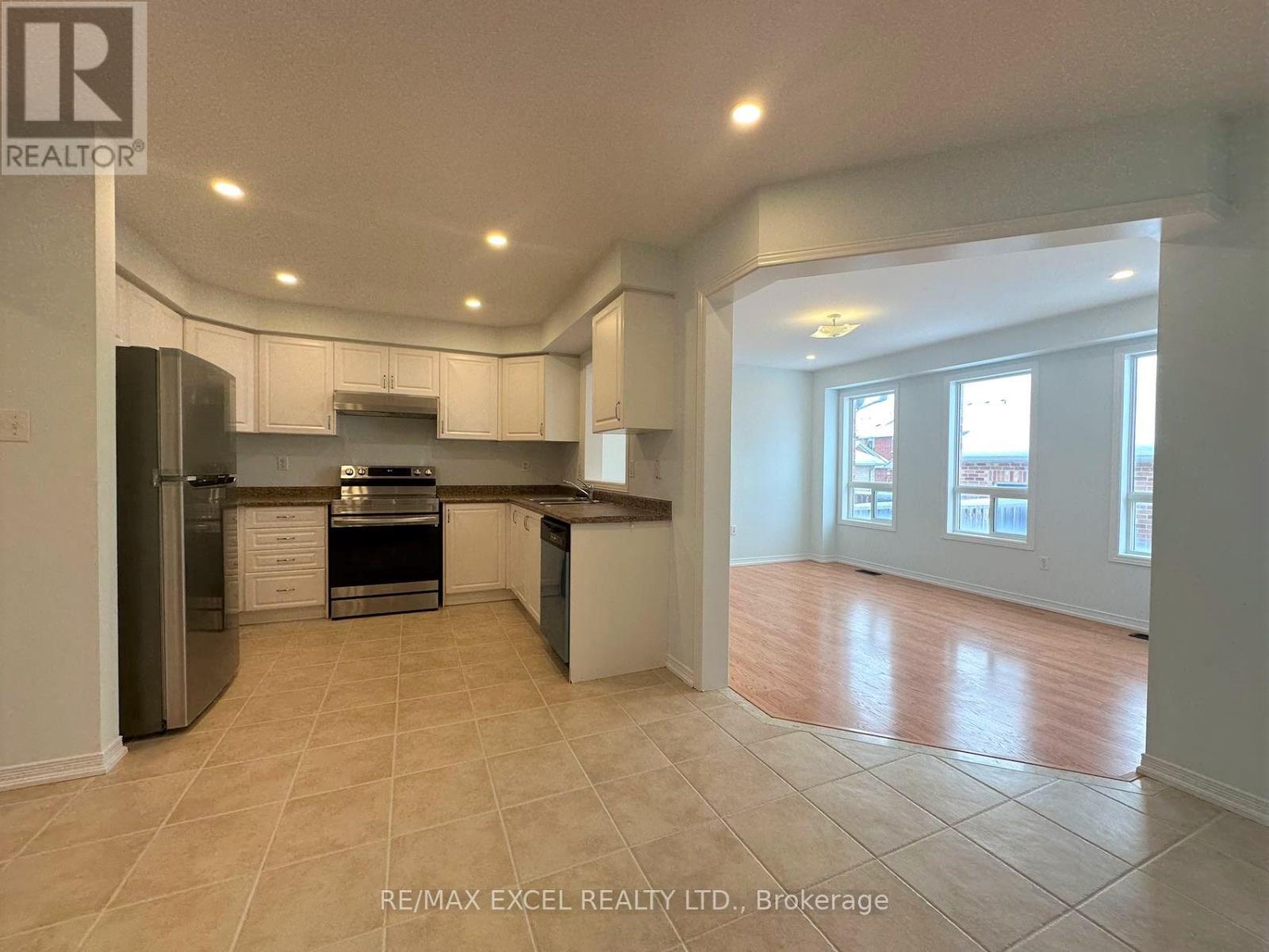 588 Hoover Park Drive, Whitchurch-Stouffville, Ontario  L4A 0S8 - Photo 7 - N13135468
