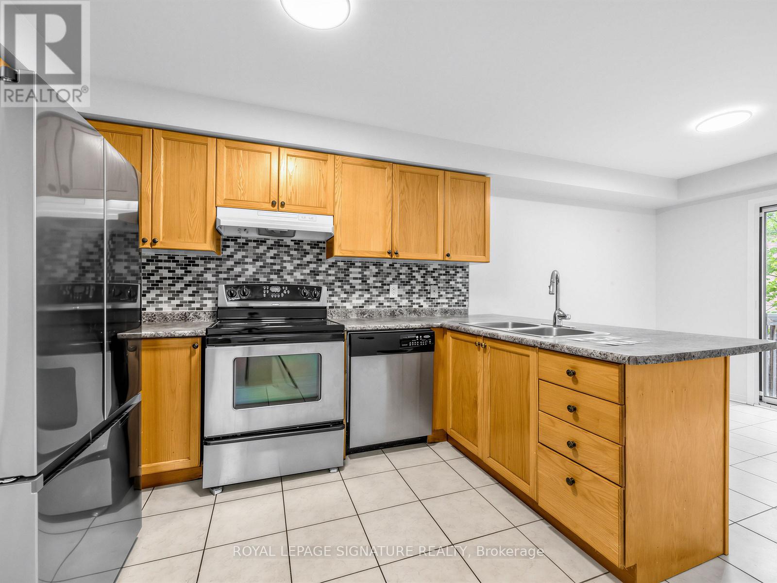 5 - 6035 Bidwell Trail, Mississauga, Ontario  L5V 3C8 - Photo 4 - W13027050
