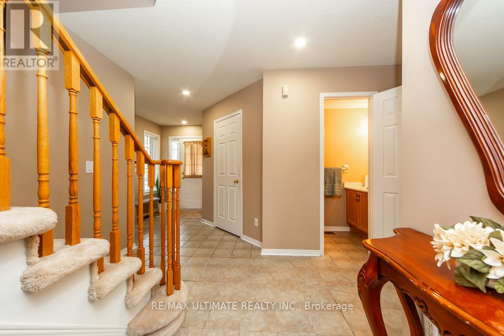 5 Twiss Drive, Barrie (Holly), Ontario  L4N 8P3 - Photo 4 - S13135180
