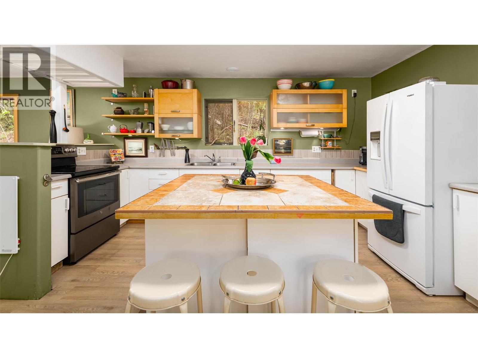 426 Aspen Road, Riondel, British Columbia  V0B 2B0 - Photo 4 - 10387552