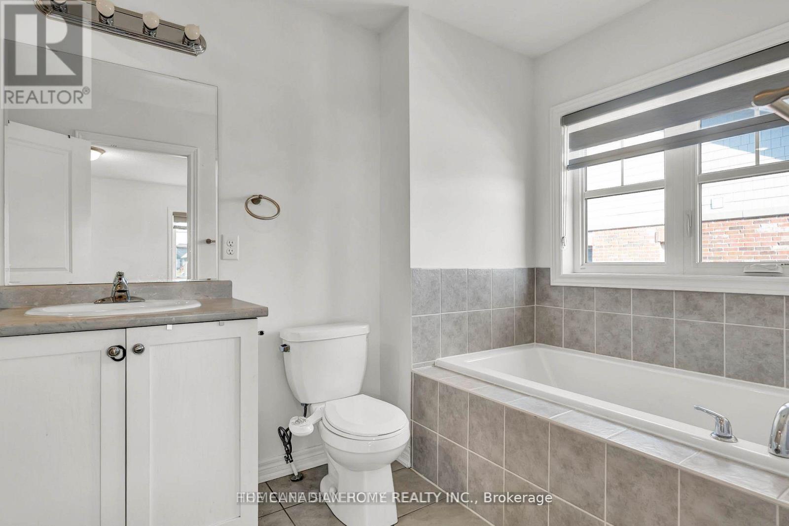 31 Bushwood Tr Trail, Brampton, Ontario  L7A 5J7 - Photo 8 - W13135344