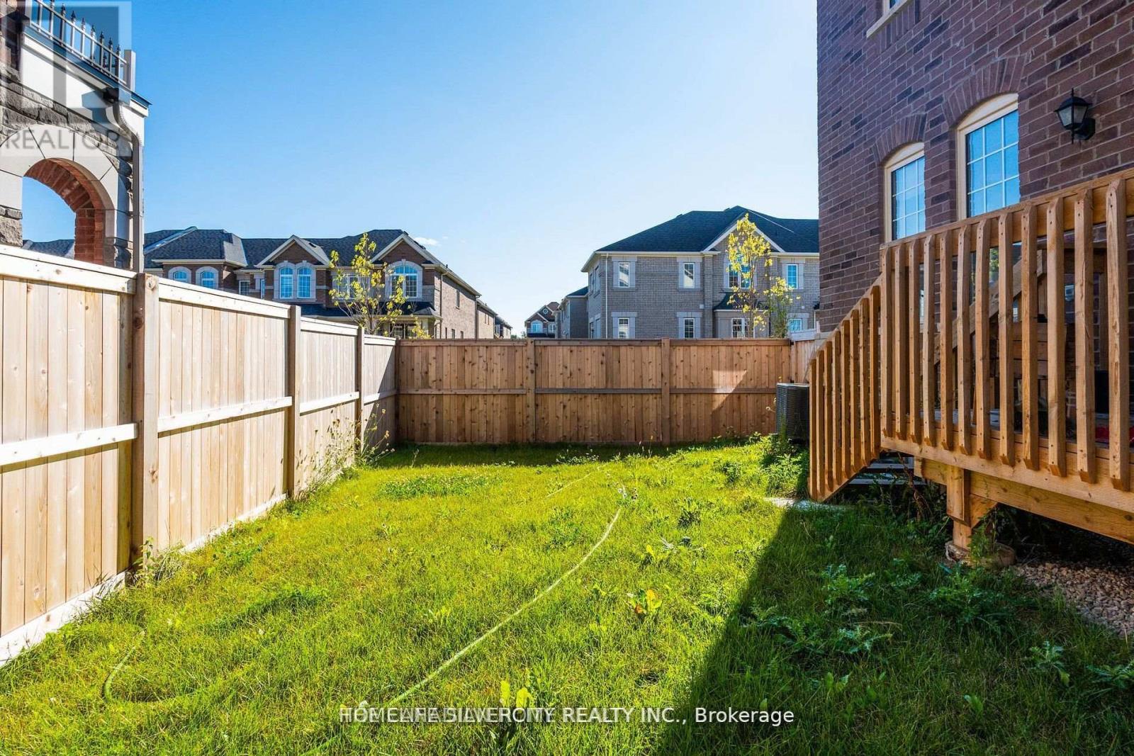 31 Bushwood Tr Trail, Brampton, Ontario  L7A 5J7 - Photo 9 - W13135344