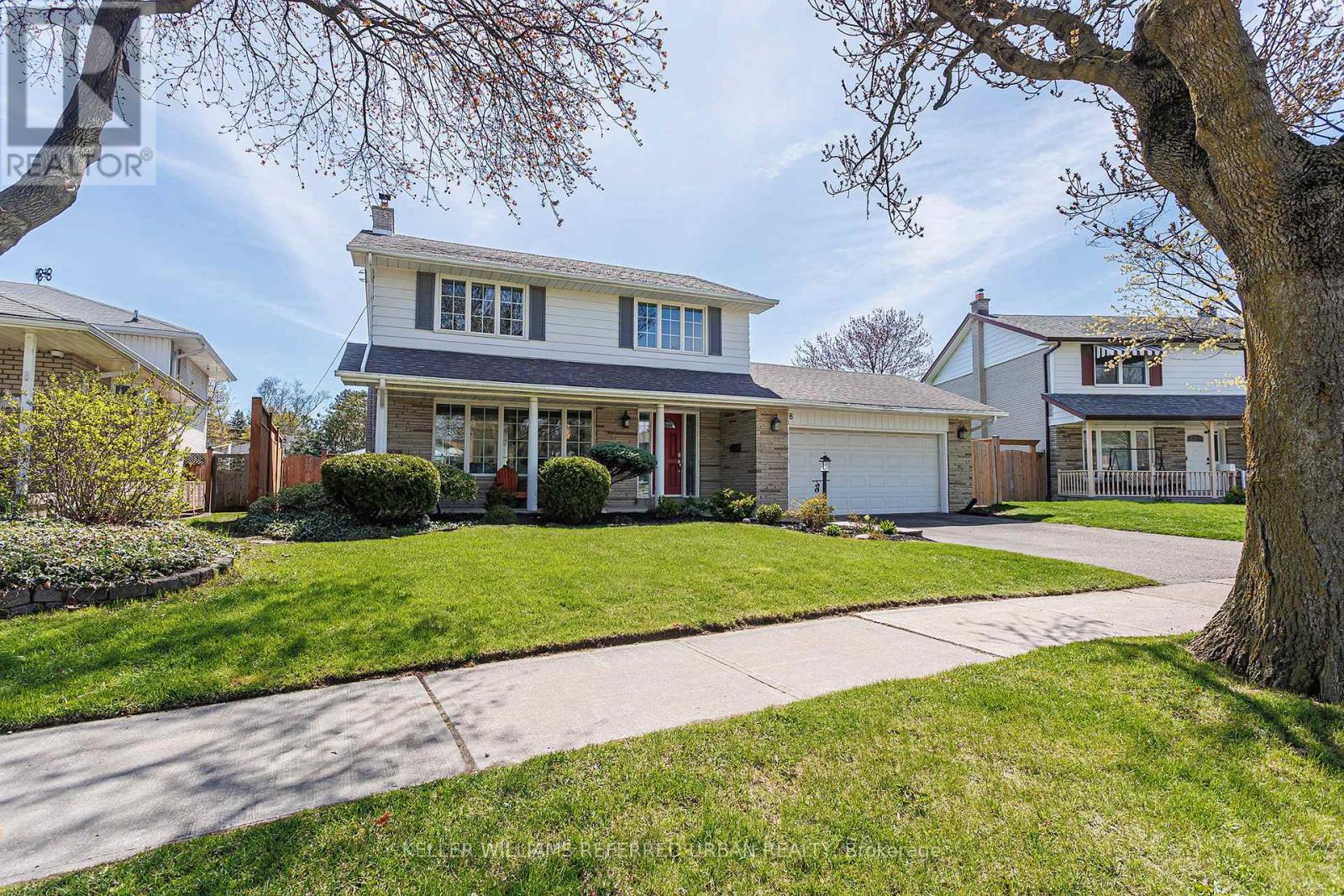 8 MARKWOOD CRESCENT, Toronto, Ontario