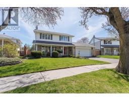 8 MARKWOOD CRESCENT, Toronto, Ontario