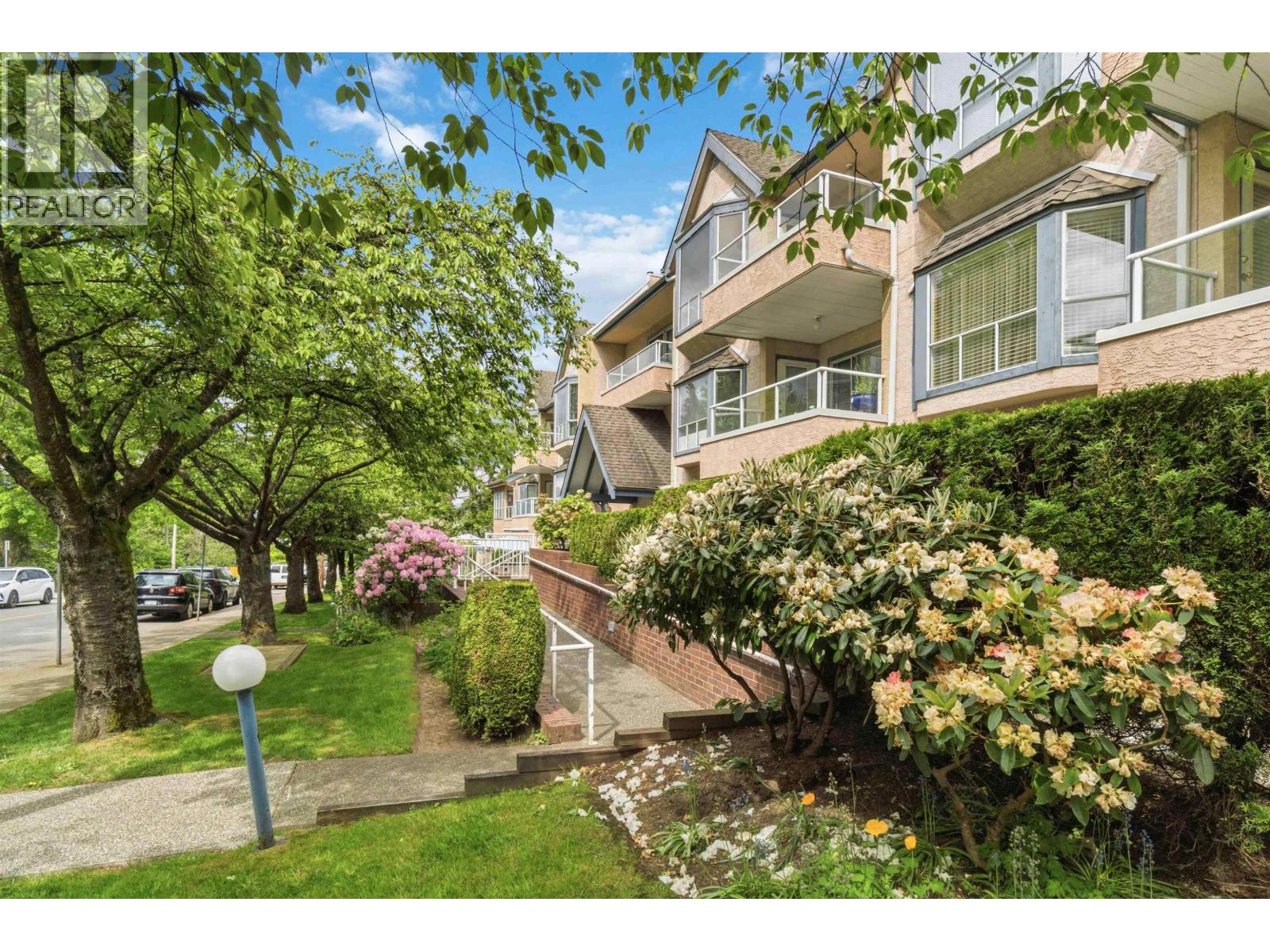106 5568 Barker Avenue, Burnaby, British Columbia  V5H 2N9 - Photo 3 - R3124232