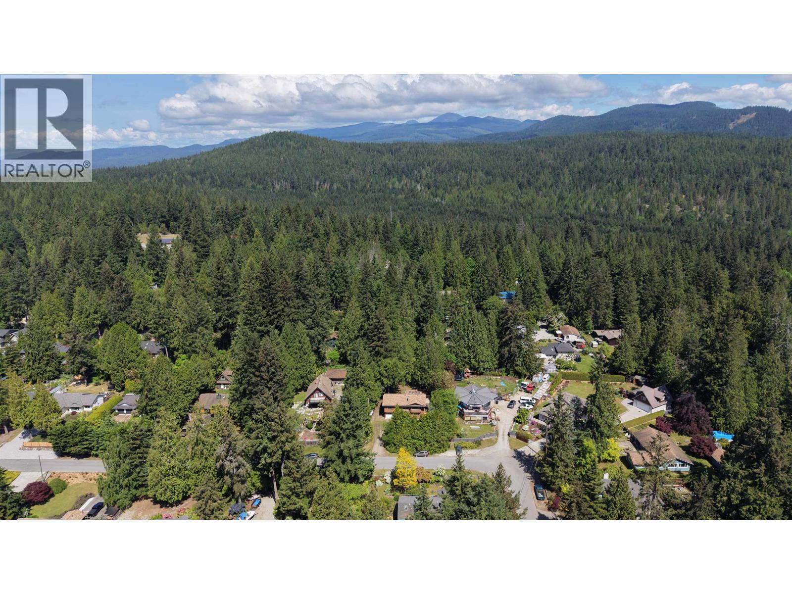 8044 Dogwood Drive, Halfmoon Bay, British Columbia  V7Z 1A7 - Photo 36 - R3124235